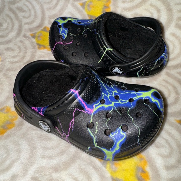 CROCS Other - lightning bolt rainbow fuzz lined black toddler crocs 7c summer spring boy girl